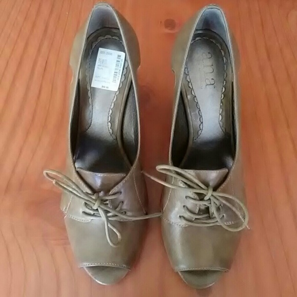 Bow Tie Chunky Heels - Picture 6 of 6